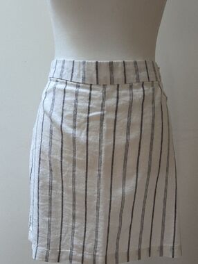 Old Navy Cream Pencil Skirt with Black Vertical Stripes